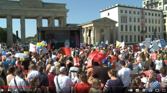 MFA Proteste Brandenburger Tor