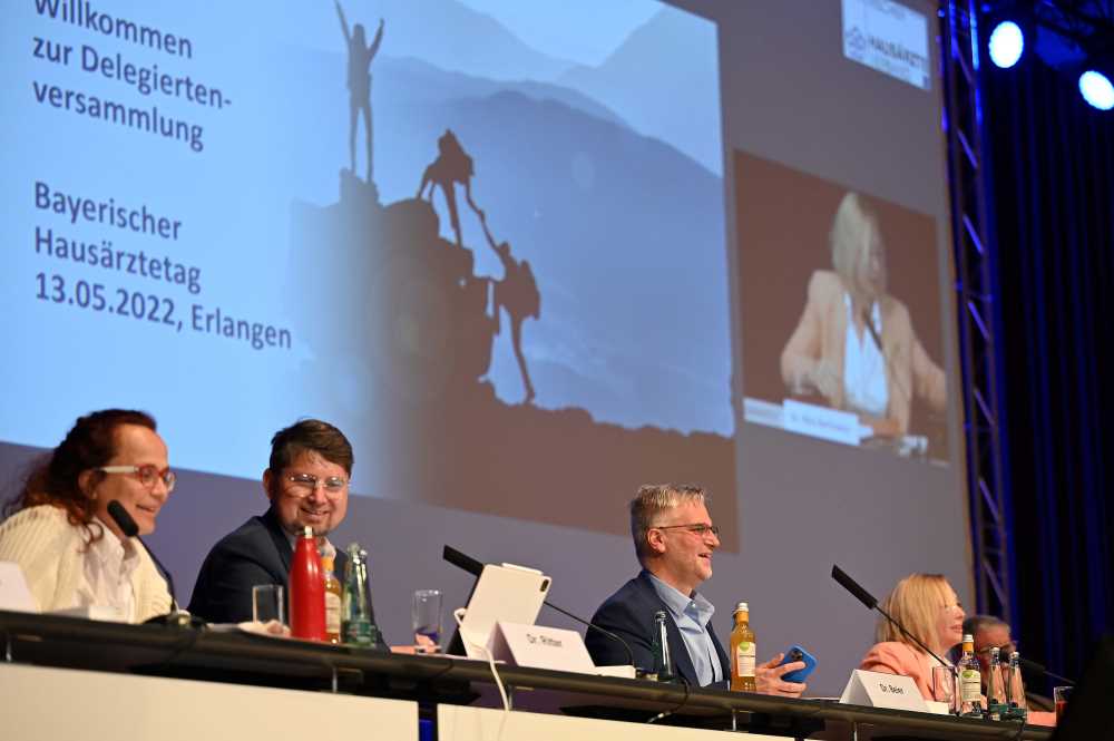 Der Vorstand des Bayerischen Hausärzteverbandes (v. li. Dr. Beate Reinhardt, Dr. Wolfgang Ritter, Dr. Markus Beier, Dr. Petra Reis-Berkowicz und Dr. Jürgen Büttner) begrüßte die Delegierten zur Delegiertenversammlung.
