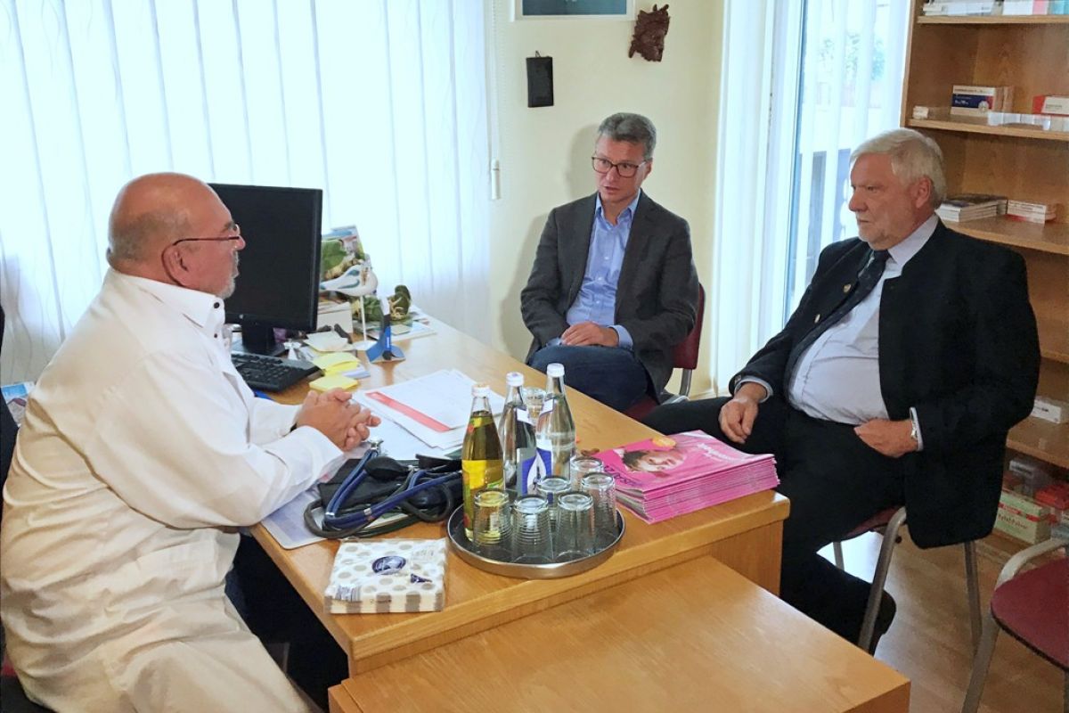 Minister Bernd Sibler auf Praxisvisite bei Dr. Stefan Putz